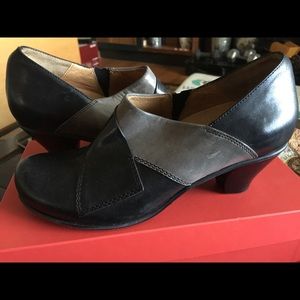 Fidji two tone black/grey pumps, leather, made in Portugal.